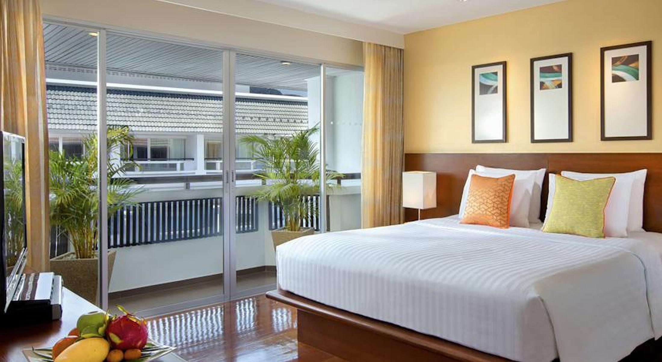 Radisson Red Phuket Patong Beach Екстер'єр фото