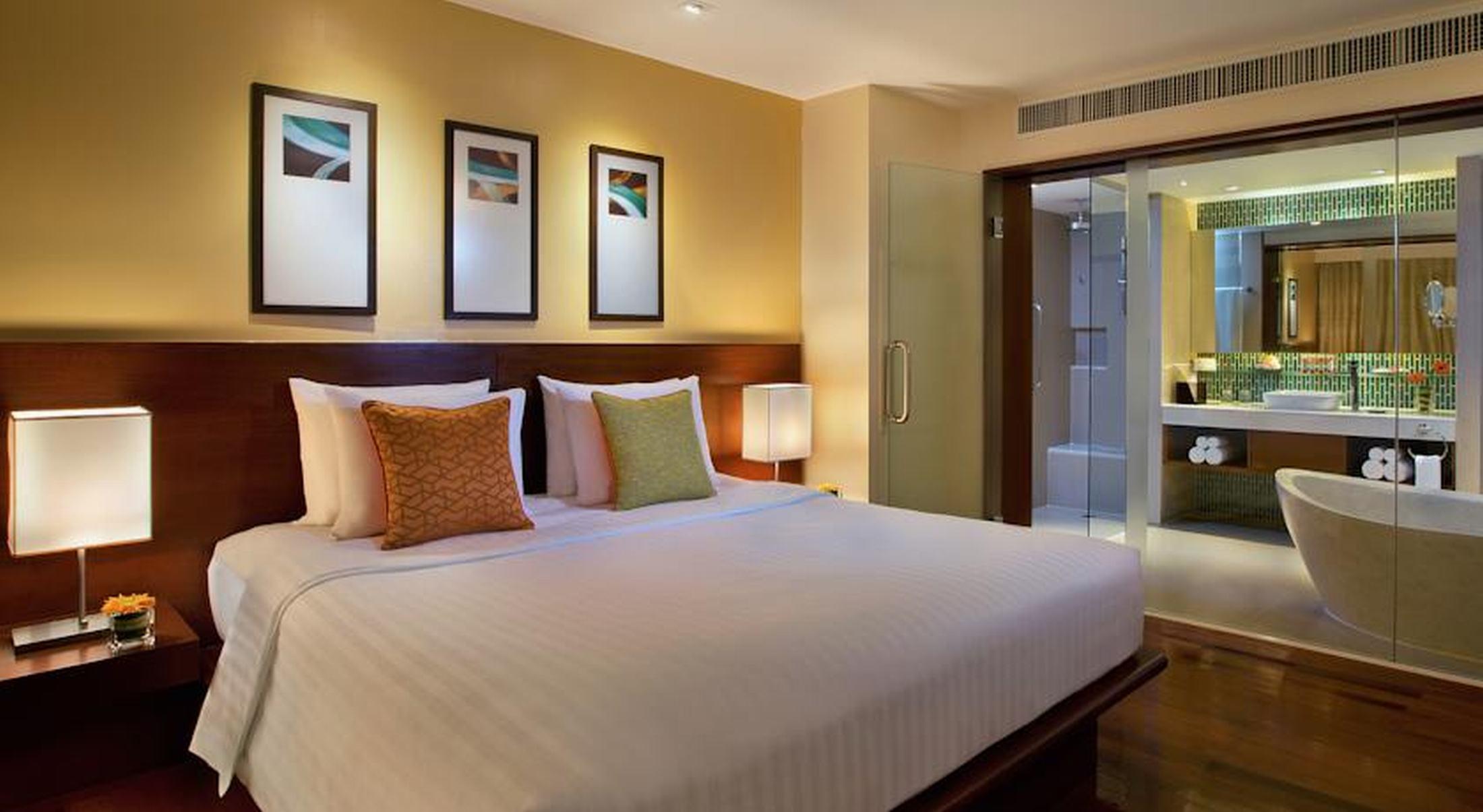Radisson Red Phuket Patong Beach Екстер'єр фото
