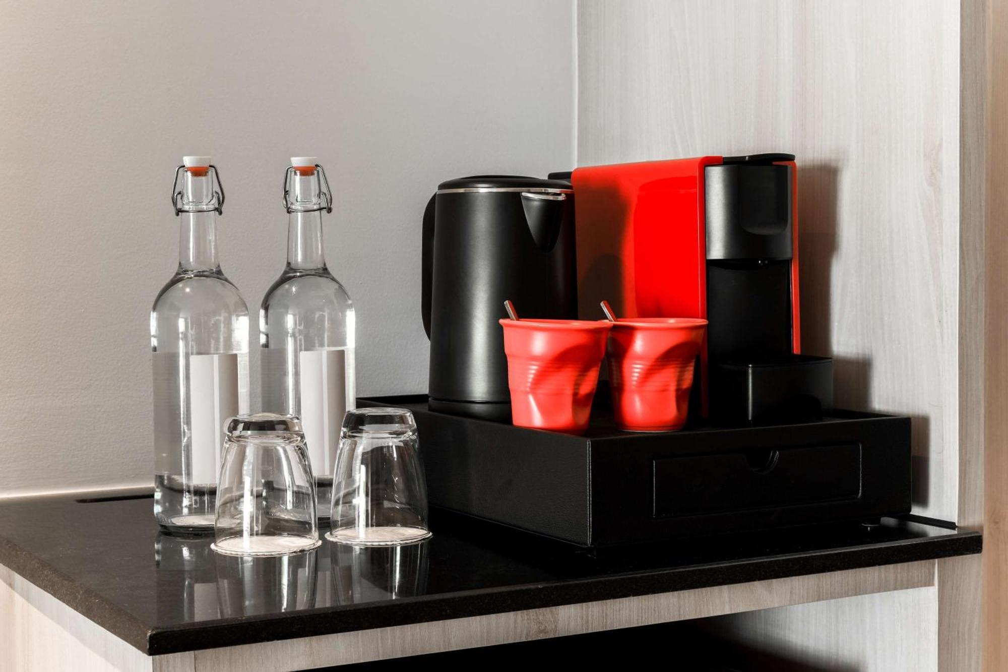 Radisson Red Phuket Patong Beach Екстер'єр фото