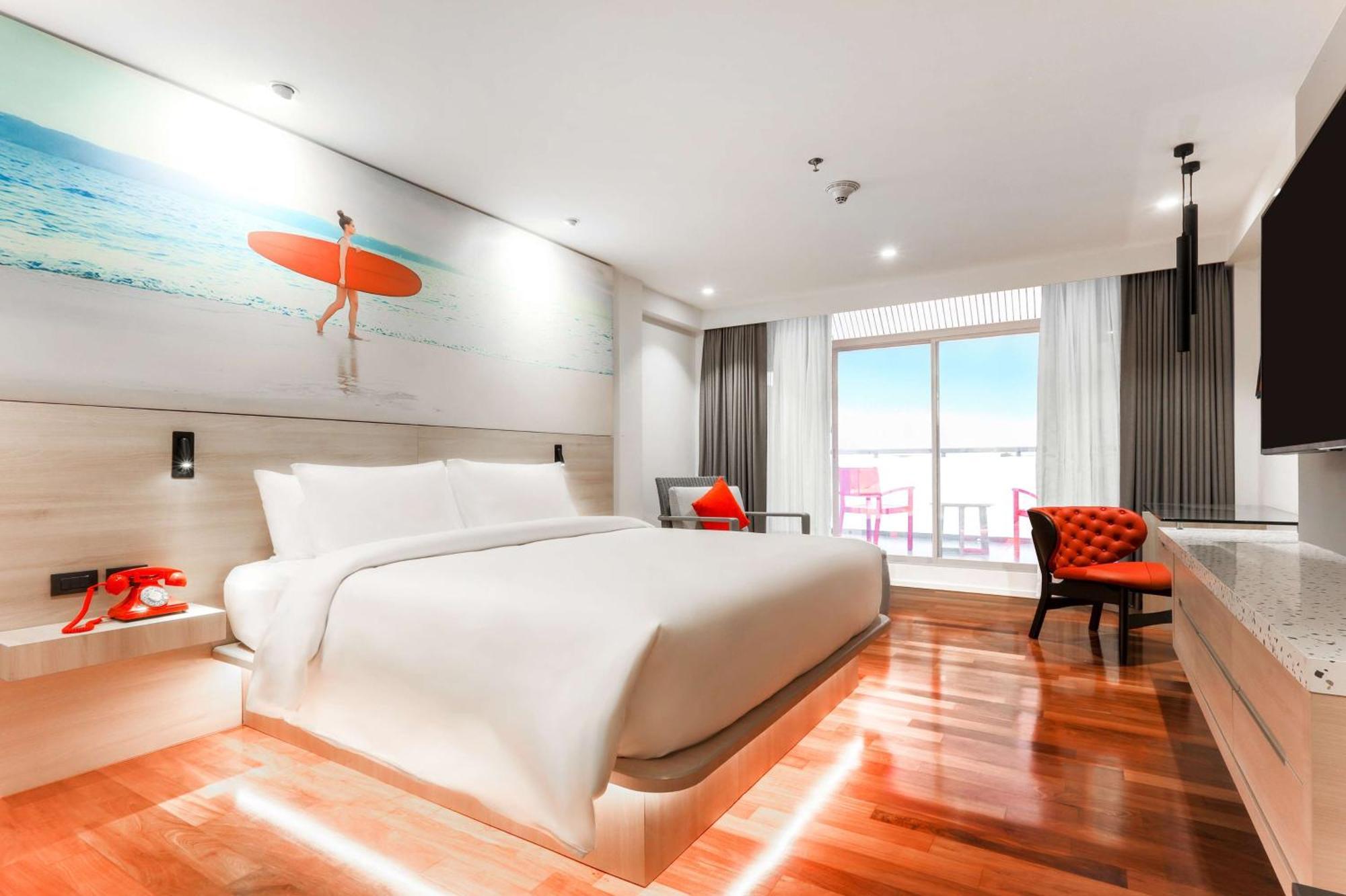Radisson Red Phuket Patong Beach Екстер'єр фото