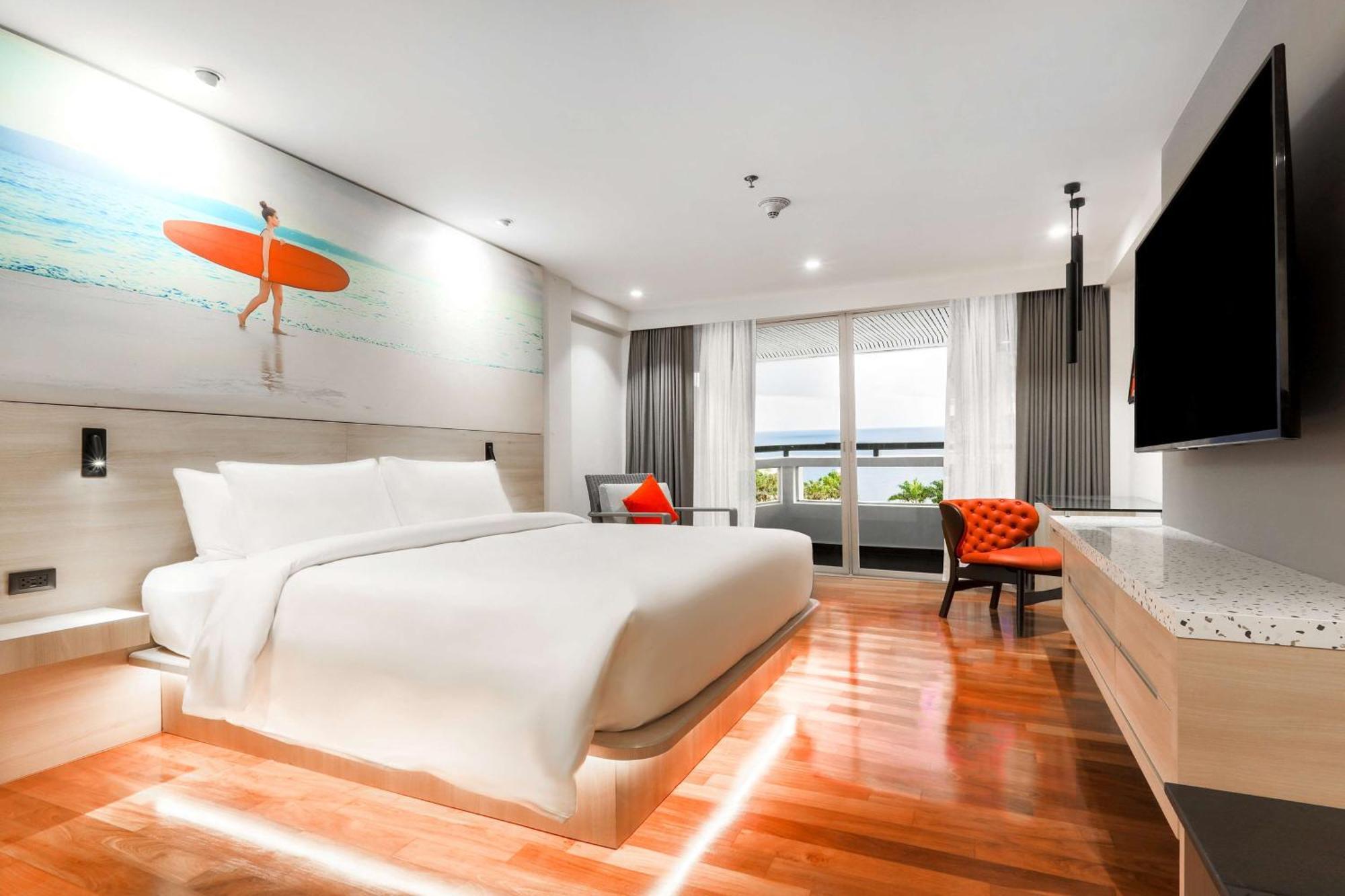 Radisson Red Phuket Patong Beach Екстер'єр фото